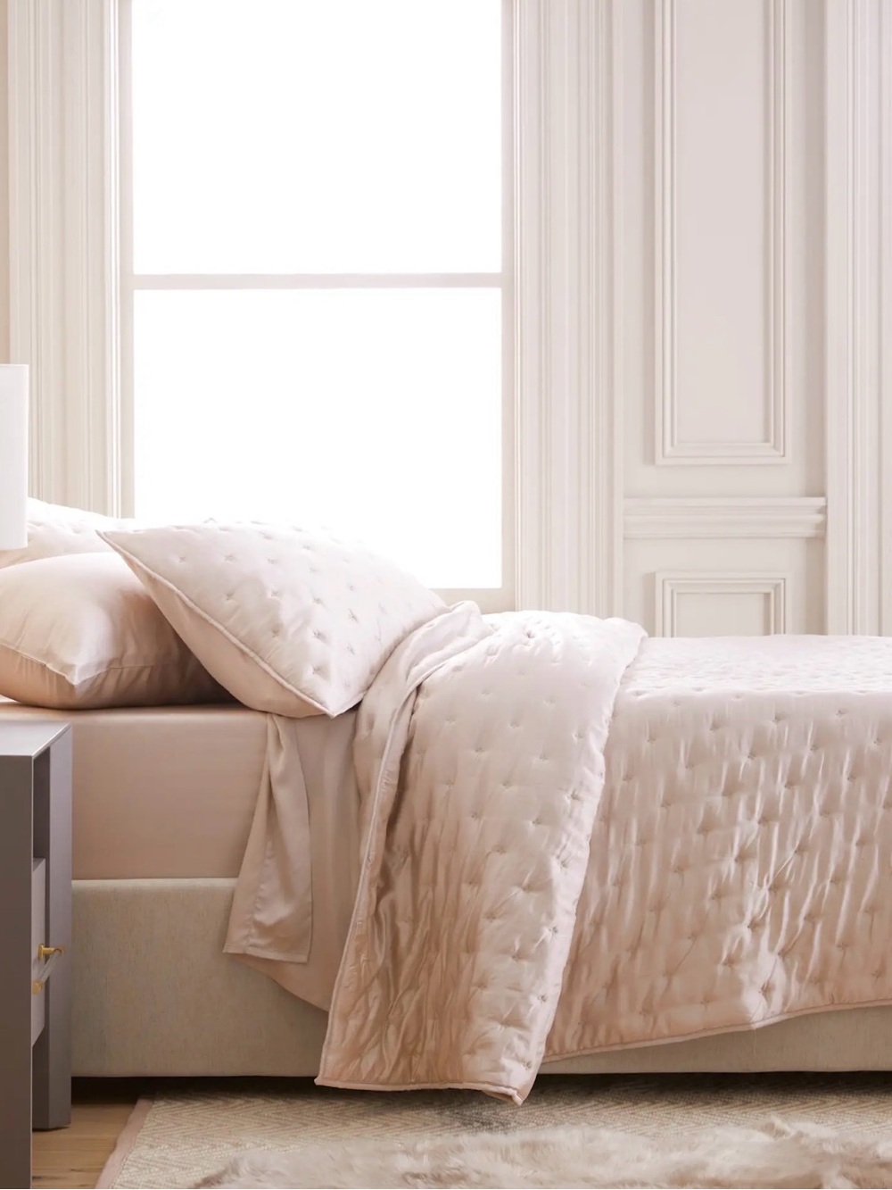 NWOT Luxury Blush Bamboo Dream Quilt - Retail 184
